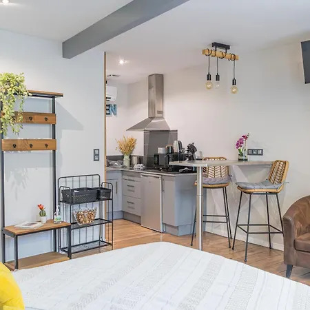 Apartment 86 - Climatisation & Proche Centre-ville- 2 Personnes - Epernay