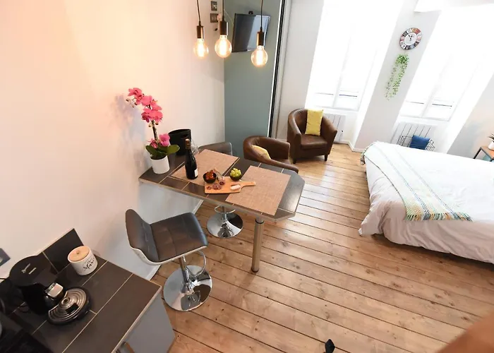 86 - Climatisation & Proche Centre-ville- 2 Personnes - Appartement *